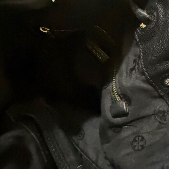 Toryburch black bucket bag - Picture 5 of 5